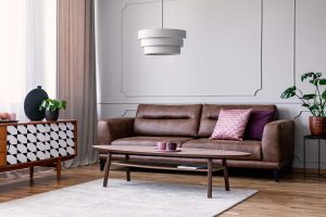 棕色沙發的顏色窗簾：16個令人愉悅的選擇