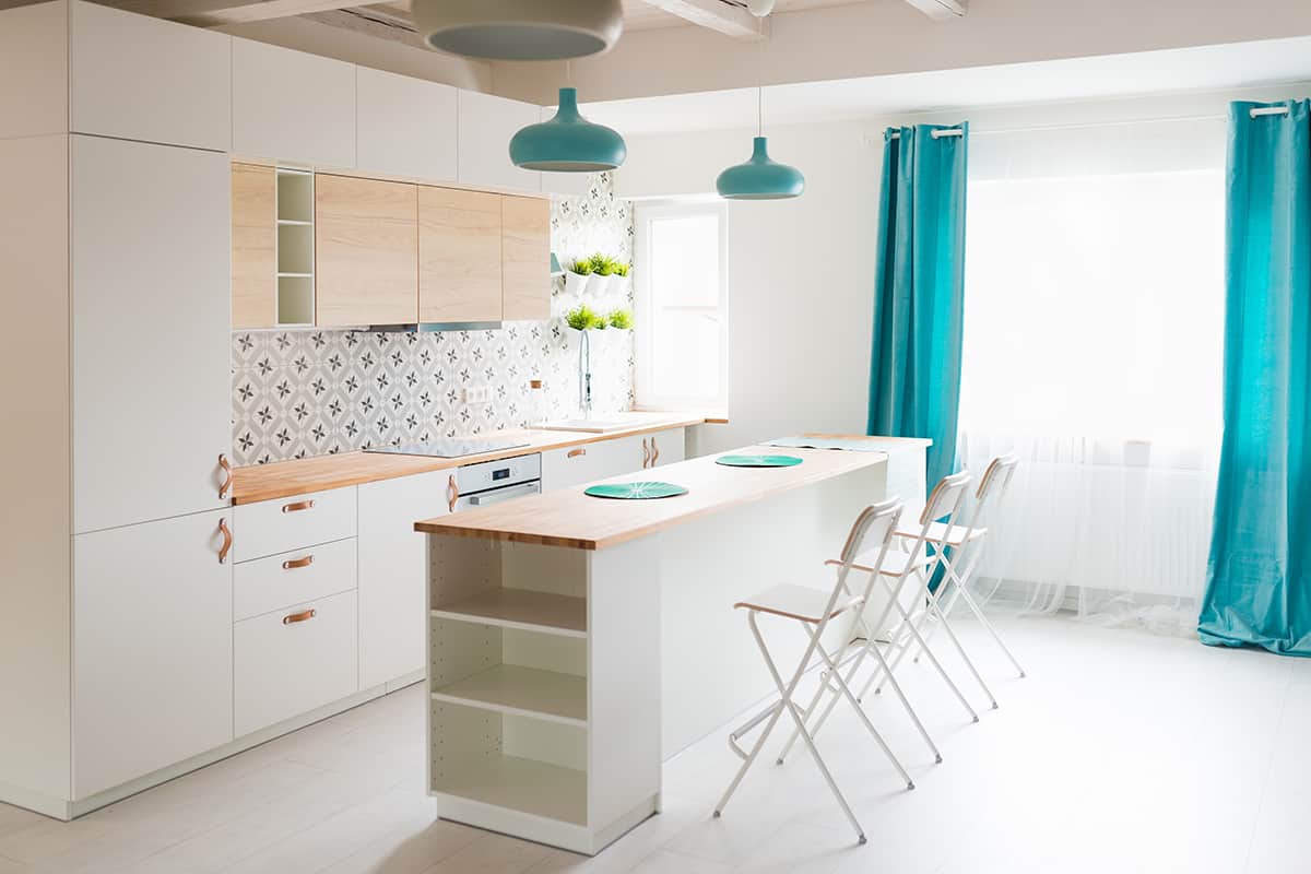 經典的綠鬆石廚房窗簾，為你的空間增添歡樂