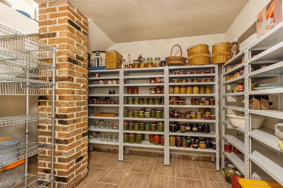 儲藏室:存放各種罐罐食品的儲藏室
