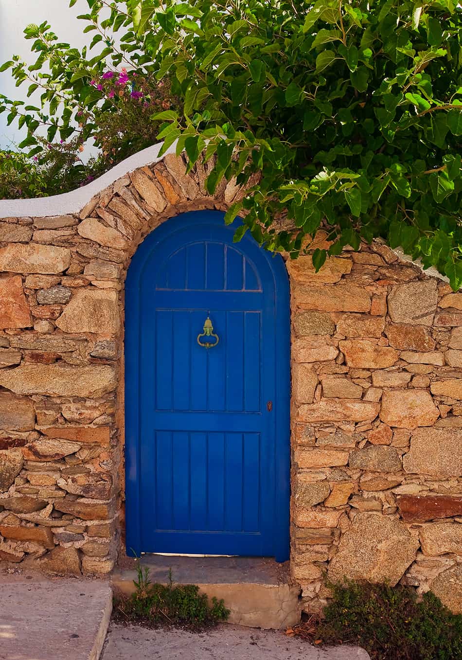 藍色的門作為焦點