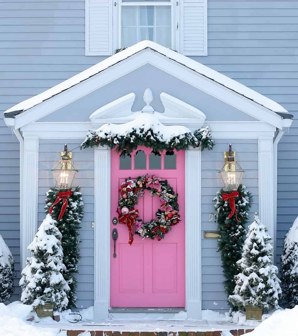 粉紅色的門與節日的外觀
