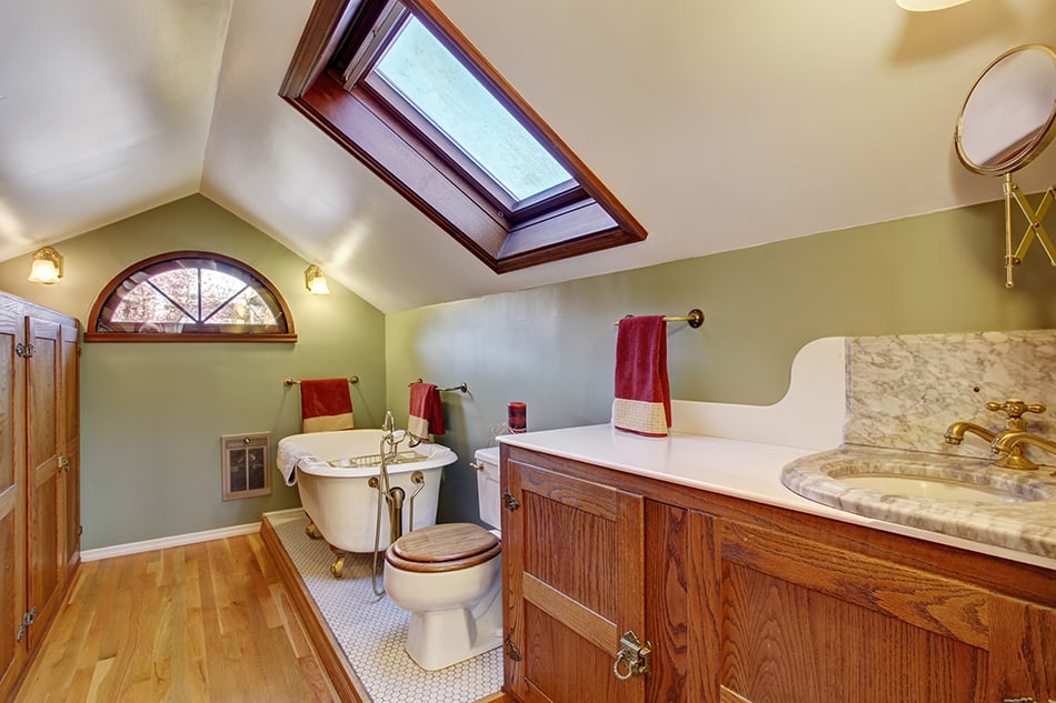 複古浴室的拱形天花板