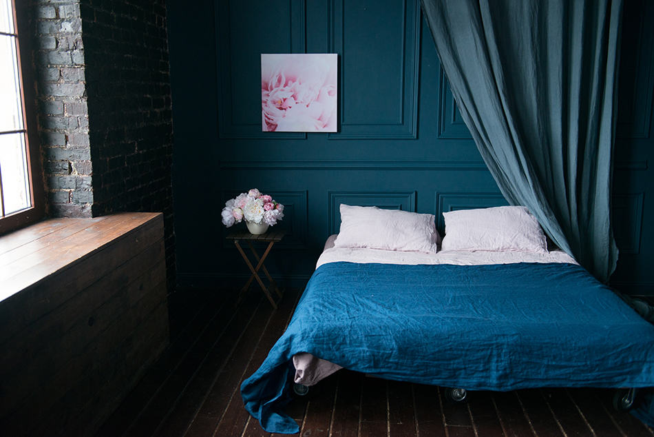工業風格的藍色臥室