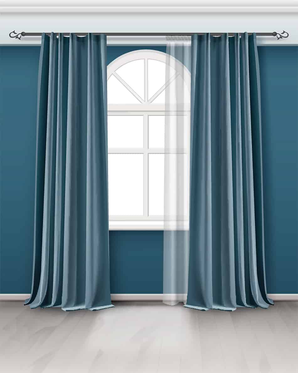 蒂爾窗簾在藍綠色的牆上