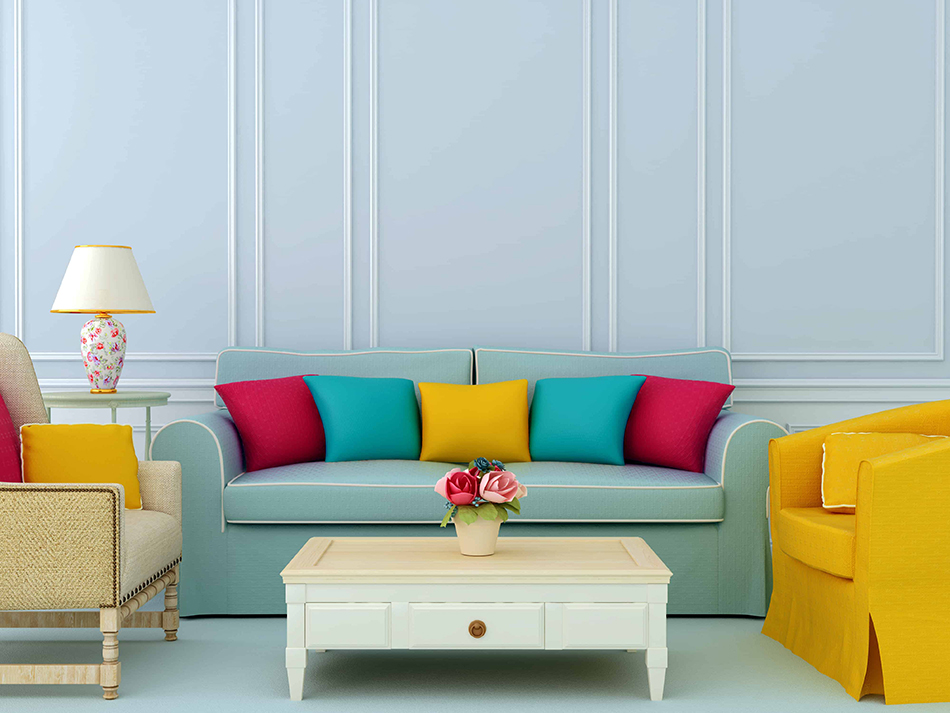 大膽色彩的家具和藍色的牆壁