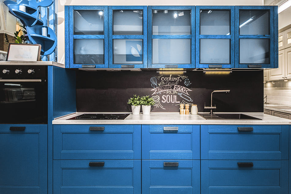 藍色木製廚房櫥櫃現代和複古的主題