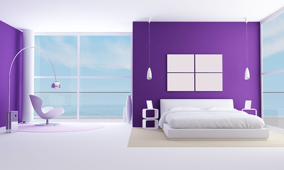 深紫色的牆壁和白色的被褥