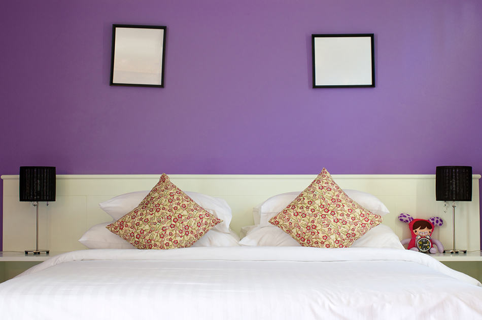 紫色和白色適合小臥室