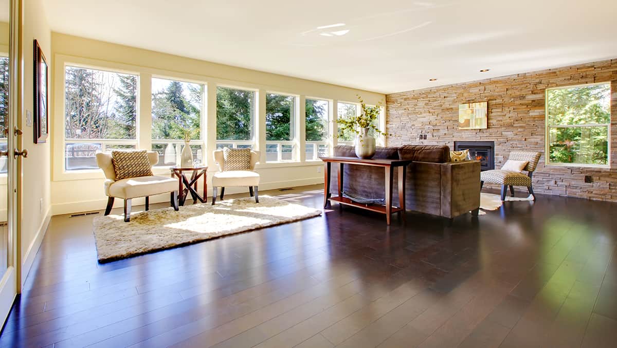 什麼顏色的家具與深色硬木地板:12個優雅的想法
