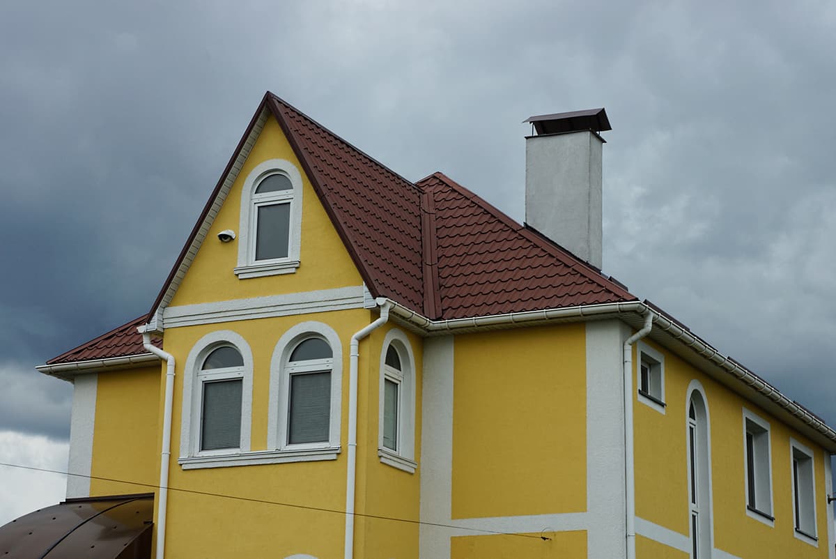 黃棕色的屋頂