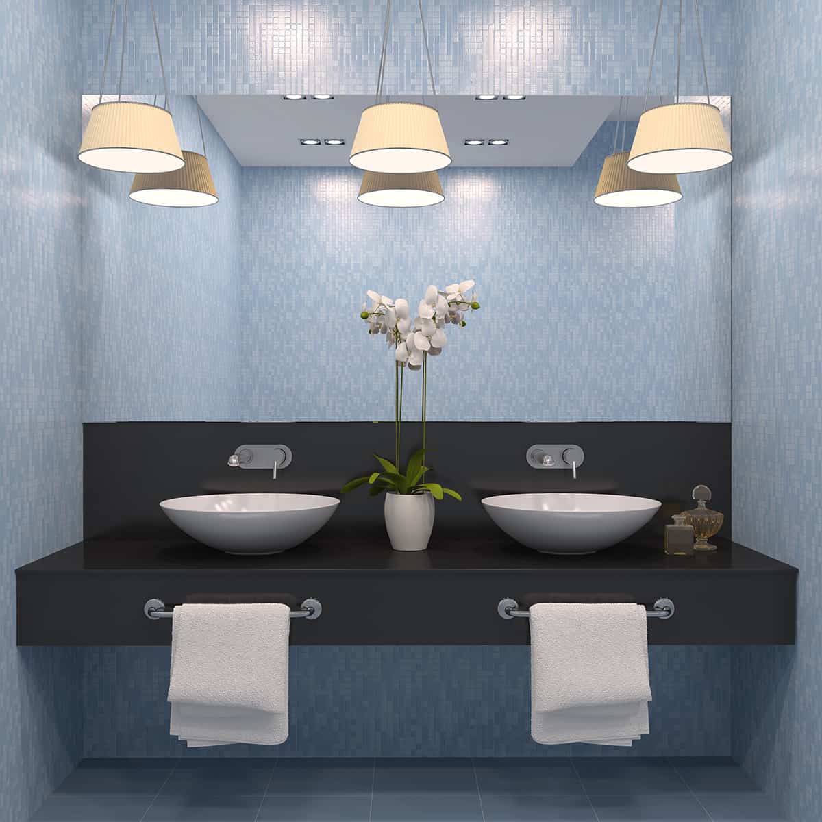 淺藍色的牆壁搭配深灰色的浴室櫥櫃
