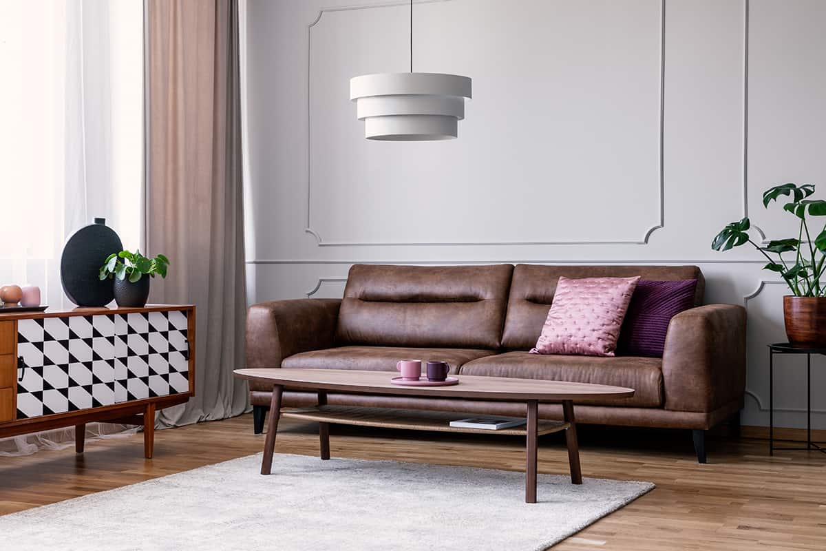 用棕色沙發戴什麼顏色的窗簾：16個令人愉悅的選擇