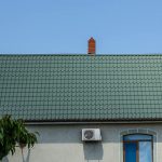 綠色屋頂配什麼顏色的房子:12種引人注目的組合