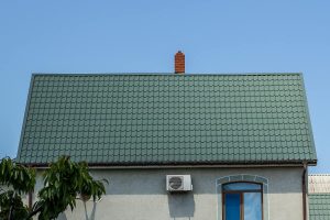 哪個顏色的房子與綠色屋頂一起使用：12個醒目的組合