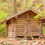 9 Log Cabin Door Colors for a Rustic Feel