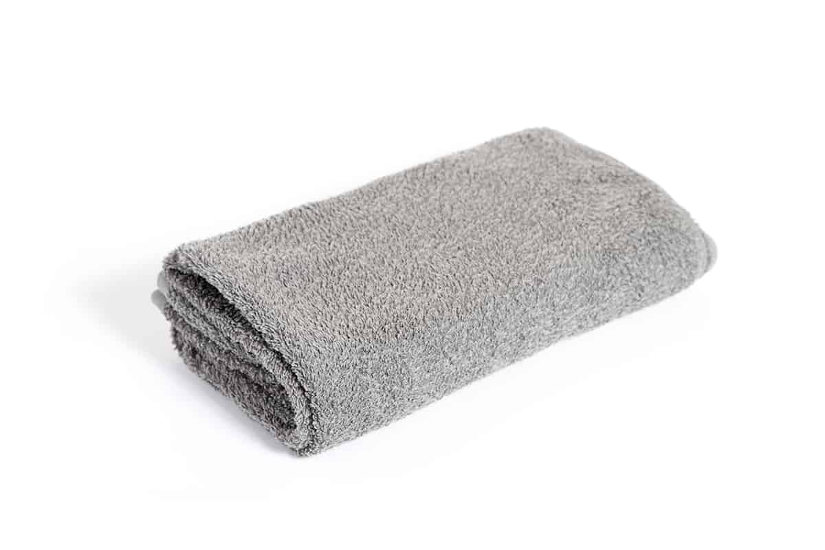 灰色的浴巾