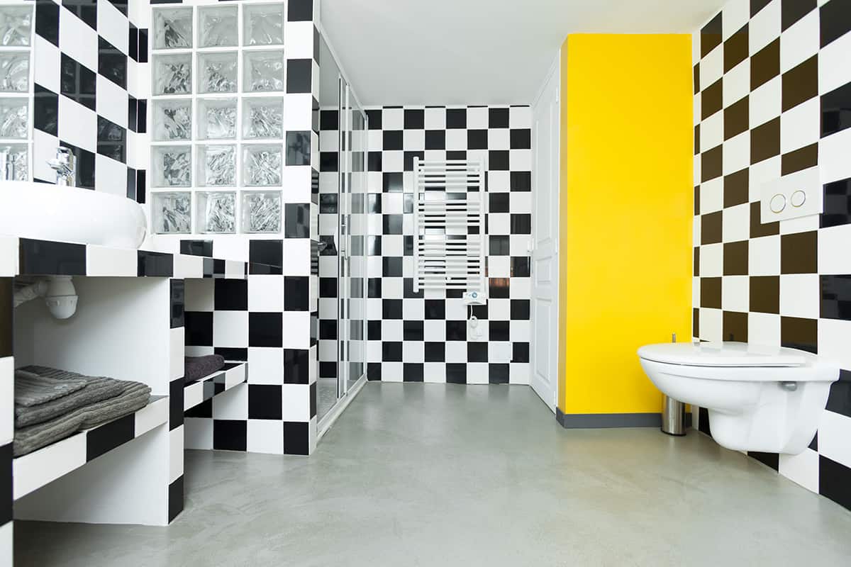 黃色瓷磚浴室