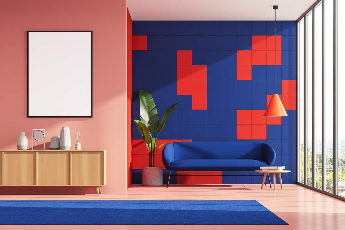 粉色牆的顏色與藍色地毯相輔相成